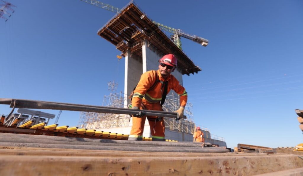 Trabajos para construcción de puentes