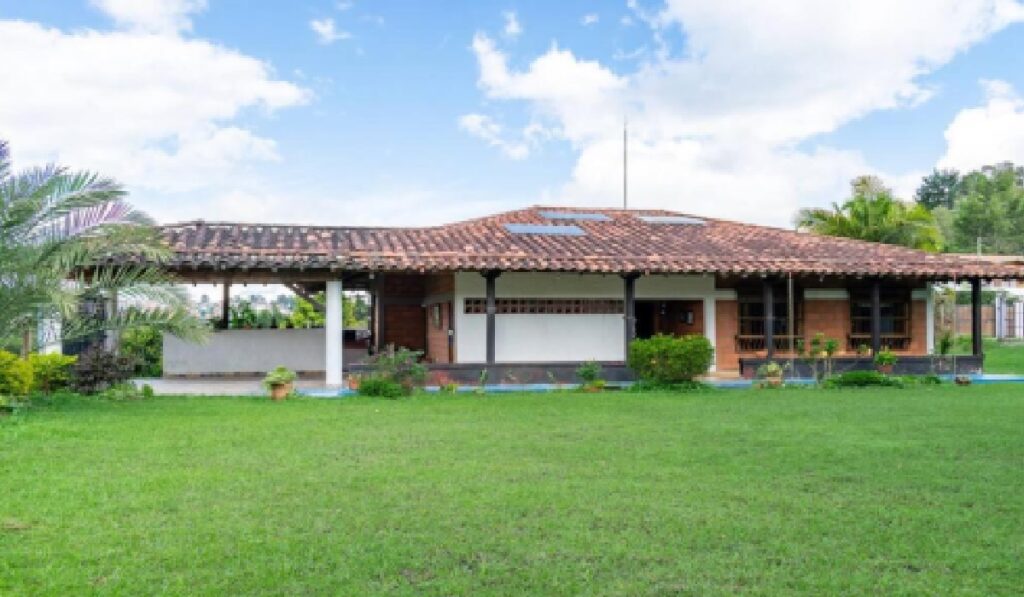 Trabajos para familias para cuidar finca